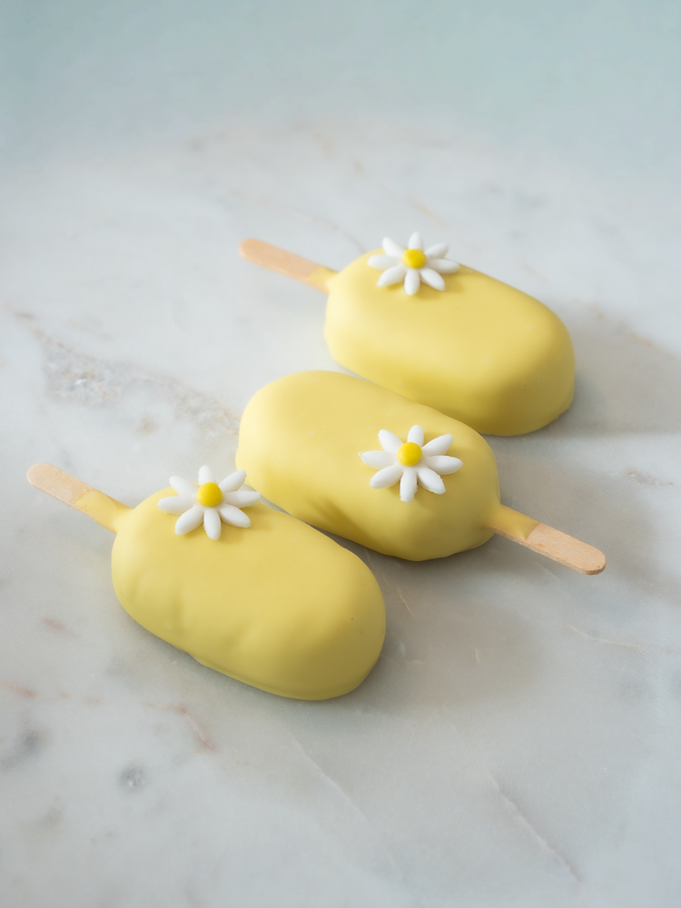 Cakesicles daisy